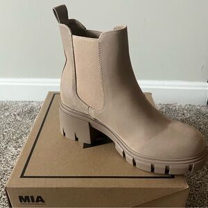 MIA ankle boots